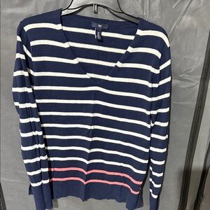 V neck gap striped sweater